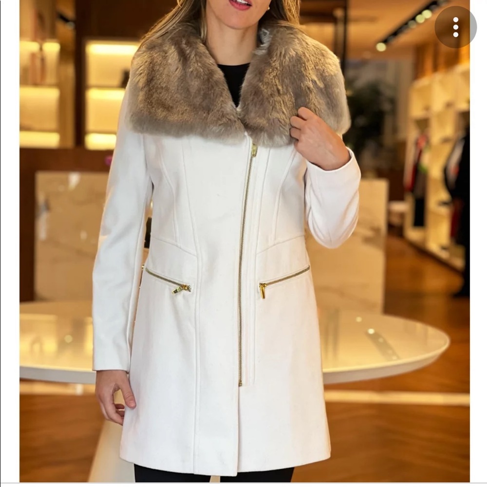 Vía spiga coat with fur collar